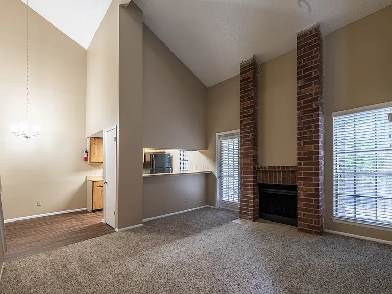 Sutton House Apartments — Photo 39