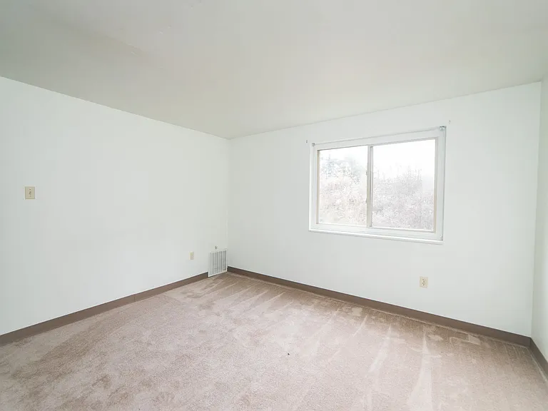 Sylvan Ridge Apartments — Photo 9