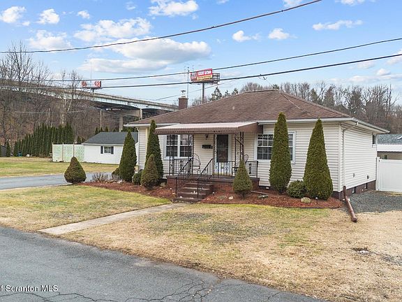 3rd image of 836 Woodlawn Ave