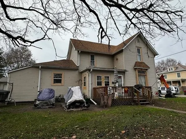 1112 E 3rd St, Sterling, IL 61081