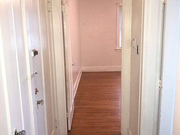 3rd image of 1979 Garden Ln #4