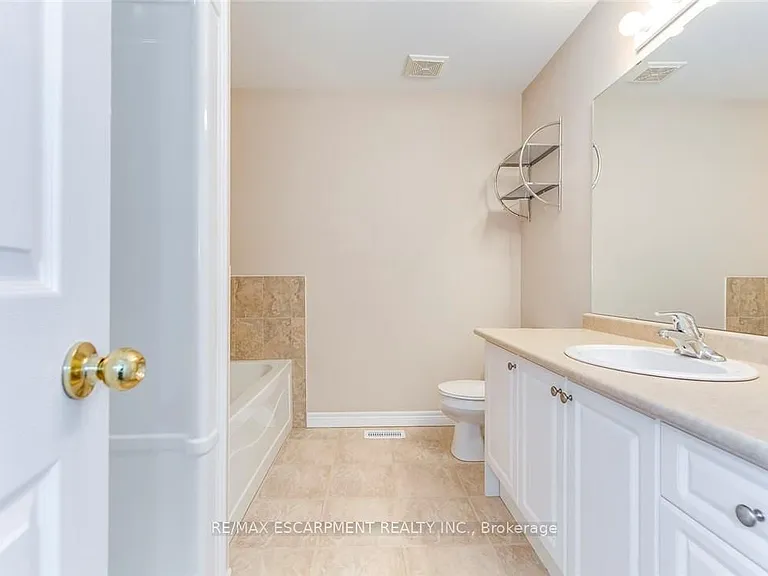 2340 Whistling Springs Cres — Photo 24