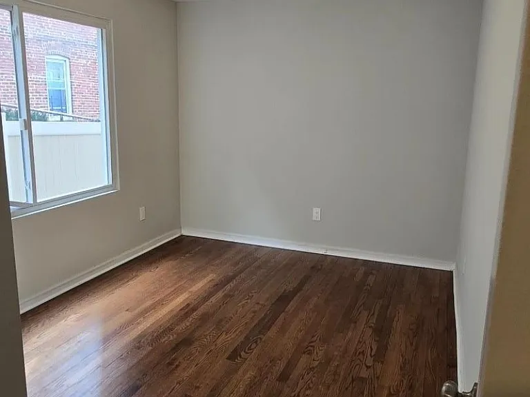 212 N Walnut St — Photo 17