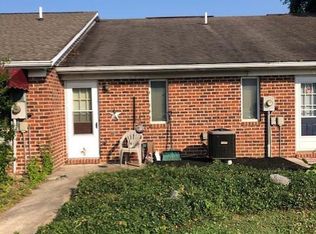 15 Cambridge Ln, Chambersburg, PA 17201