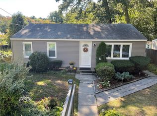 27 Weaver Rd, Johnston, RI 02919