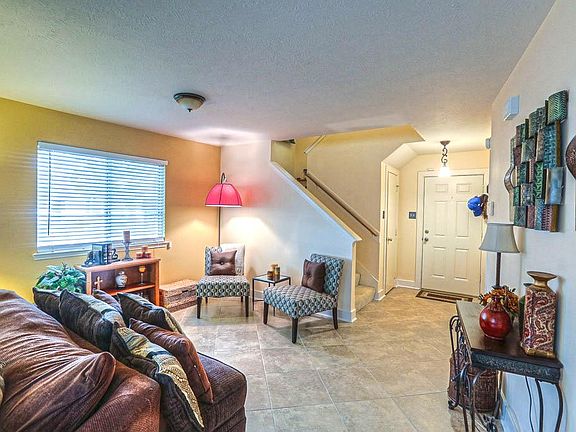 4th image of 19802 Falcon Hill Ct