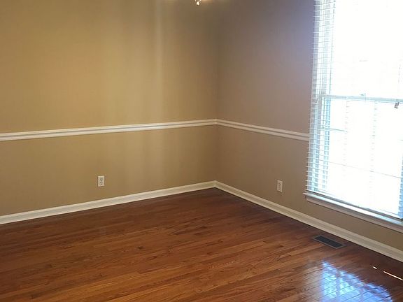 5th image of 537 Westwood Dr