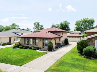 8312 S 77th Ct, Bridgeview, IL 60455