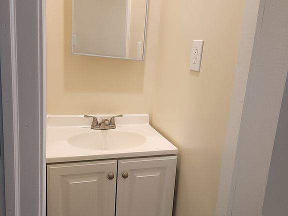 4th image of 809 Sherman Pkwy #2R