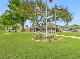9818 Twin Shores Dr, Willis, TX 77318