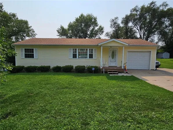 5724 S 17th St, Saint Joseph, MO 64504