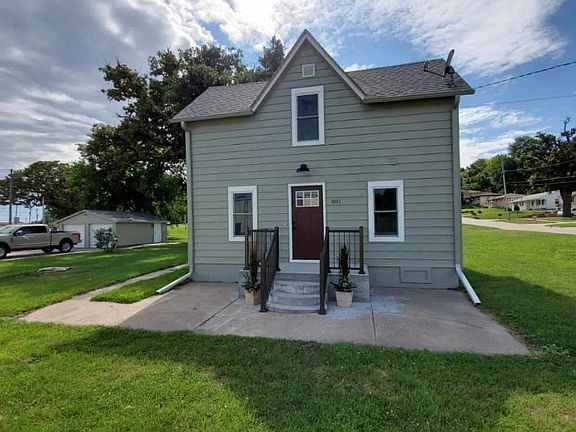 3rd image of 801 Arnold St