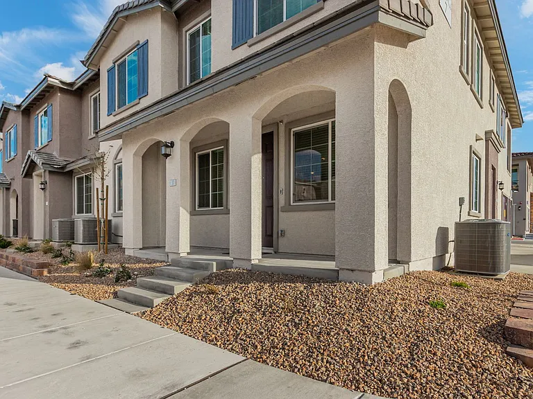 25 Barbara Ln #31 — Photo 4