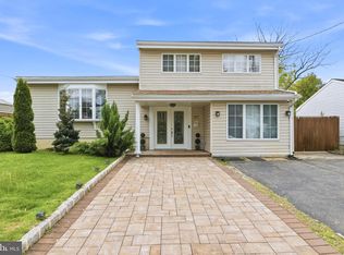 87 Woodview Dr, Old Bridge, NJ 08857