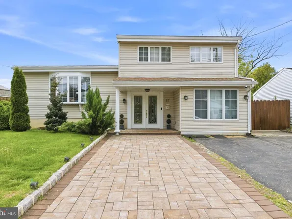 87 Woodview Dr, Old Bridge, NJ 08857