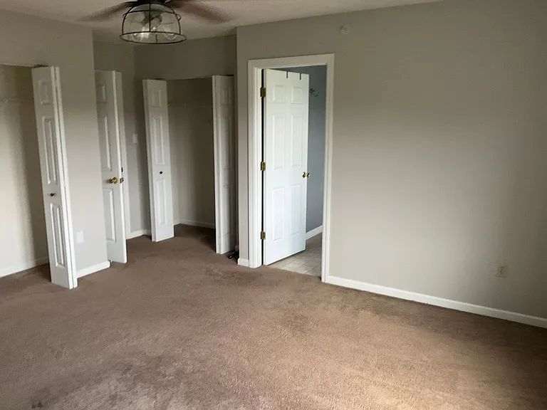 1049 Royal Dr — Photo 21