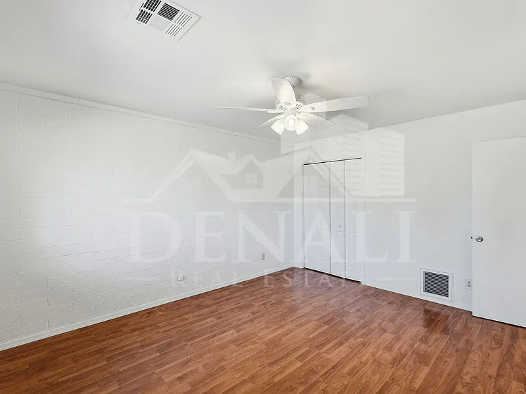 10747 W Hope Dr — Photo 14