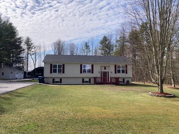 91 Valcour Heights Dr, Peru, NY 12972