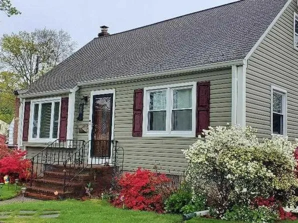 61 Morgan St, Bergenfield, NJ 07621