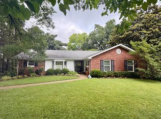 728 Fairhill Dr, Louisville, KY 40207