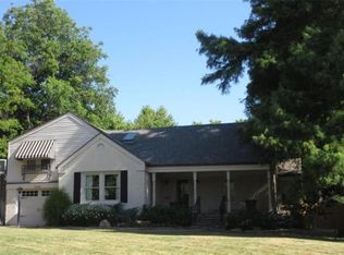 1403 Sherwood Ln, Nichols Hills, OK 73116