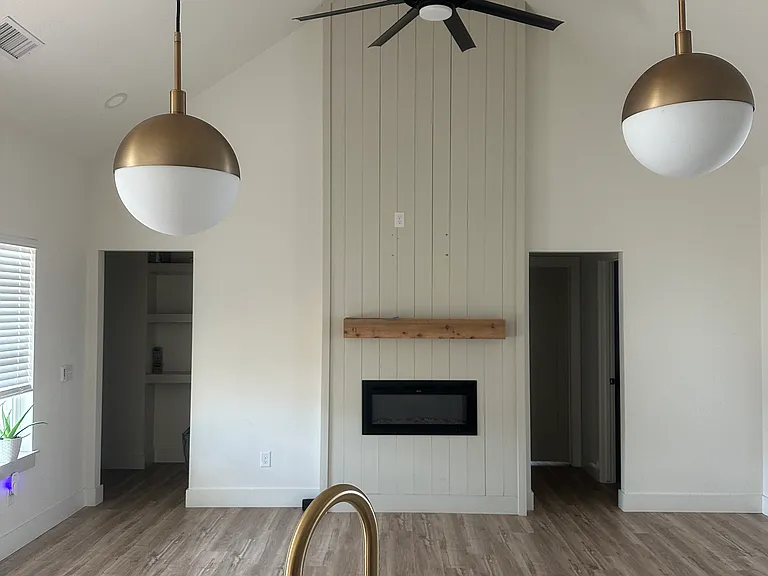 404 S Cherry St — Photo 4
