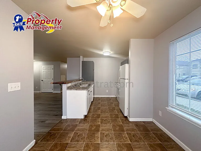 10154 W Garverdale Ln #201 — Photo 10