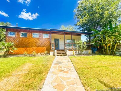 704 W Clare, Beeville, TX, 78102