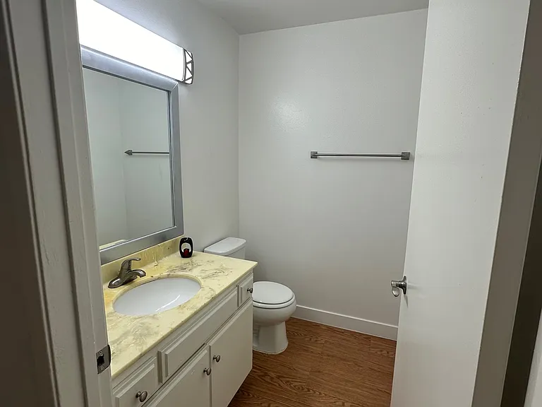 Encino Majestic — Photo 8