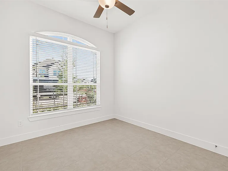 4916 Northern Woods Dr — Photo 17