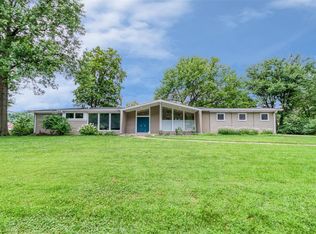 11 W Ladue Estates Dr, Saint Louis, MO 63141