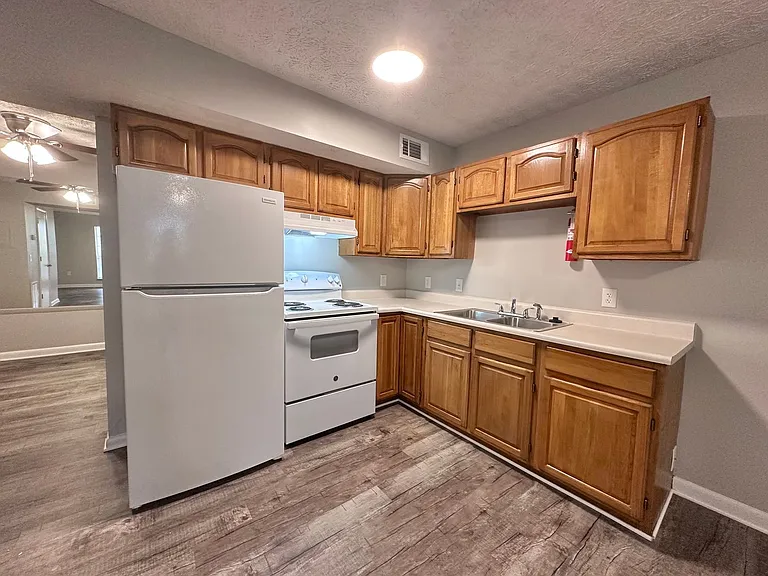 Lakeland Hills Apartment Homes — Photo 19