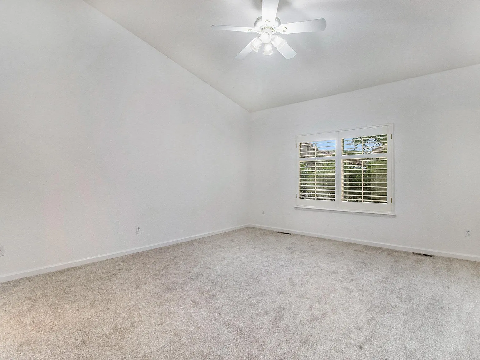 3 bed, 2892 sqft, $2,700 — Photo 4