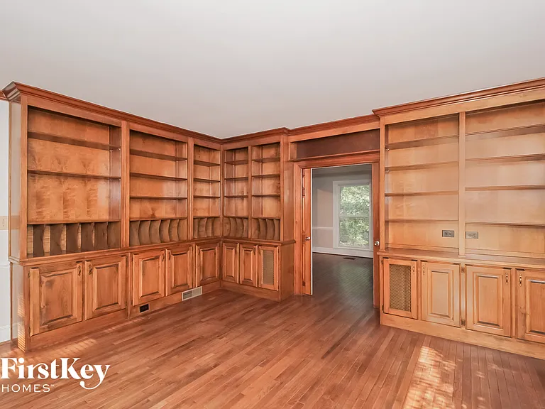 4927 Castlewood Dr SW — Photo 6