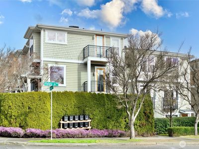 302 Valley St #A, Seattle, WA, 98109