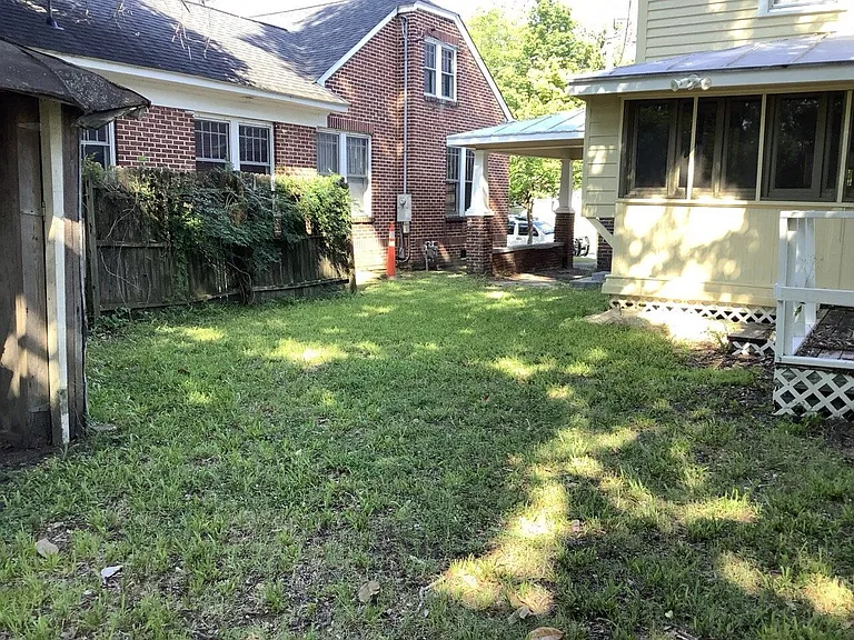 407 Biltmore St — Photo 16