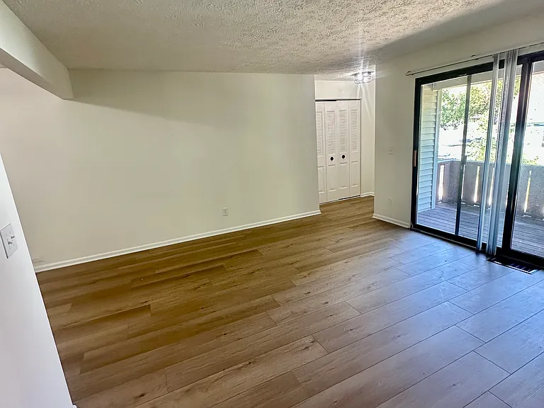 1820 Hudson Ave #17 — Photo 3