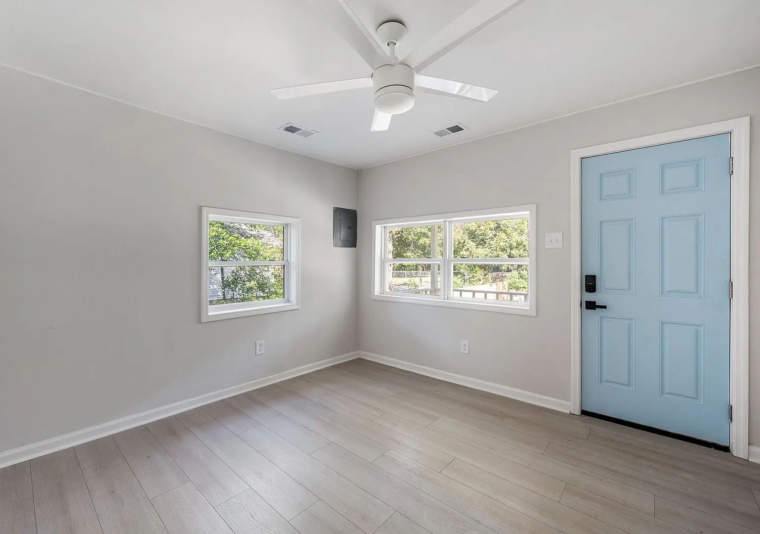 4673 Hassell Ave — Photo 4