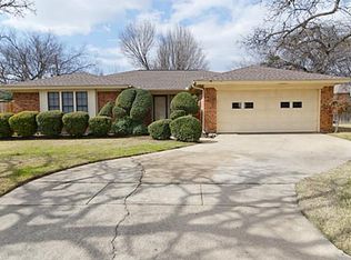 749 Ridgewood Cir, Hurst, TX 76054