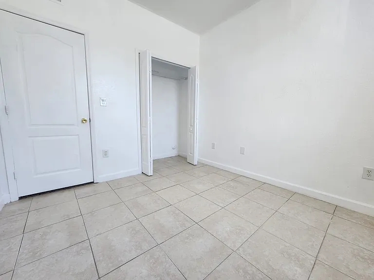1539 SE 27th St #201 — Photo 8