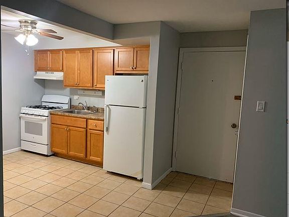 2nd image of 3832 W 124th St APT 3E