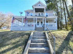 3 Greenwood St, Watertown, CT