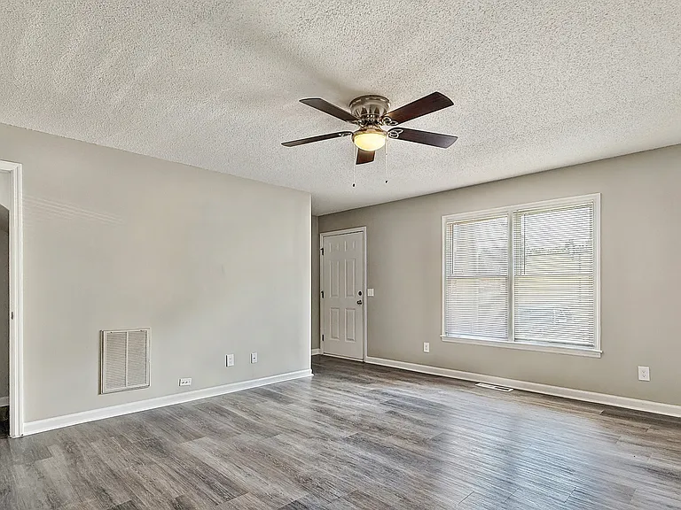 120 Holly Hills Dr NE — Photo 9