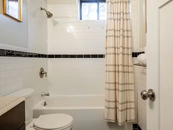 5th image of 516 9th St APT 2R