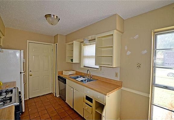 3rd image of 1206 Shorehaven Dr