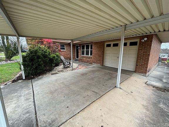 3rd image of 4618 Hollyridge Dr
