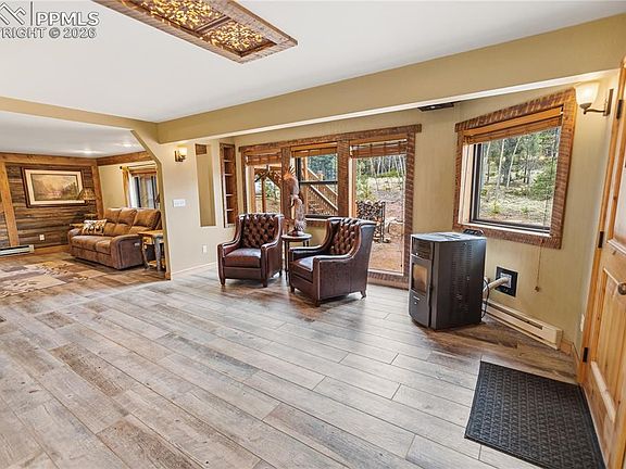 4th image of 715 Crystal Dr