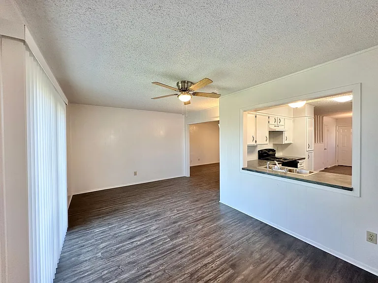 1501 Farhills Dr — Photo 17