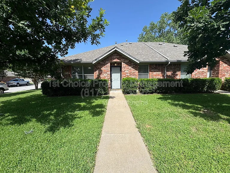957 Austin Ct — Photo 1