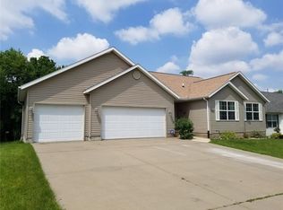 522 Rockvalley Ln NW, Cedar Rapids, IA 52405